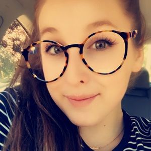 Meet your Posher, Alexandra